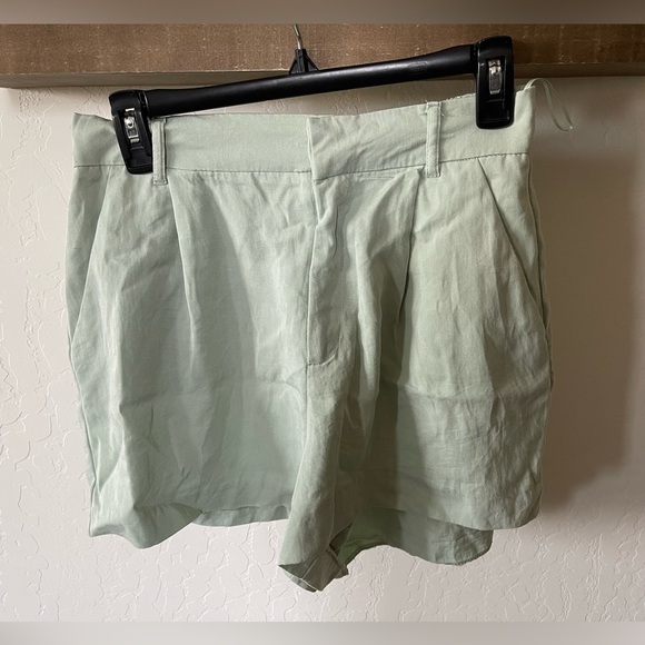 Zara| Sage Green High Waisted Pleated Shorts, Stretchy Waistband•••Size M - Picture 7 of 11